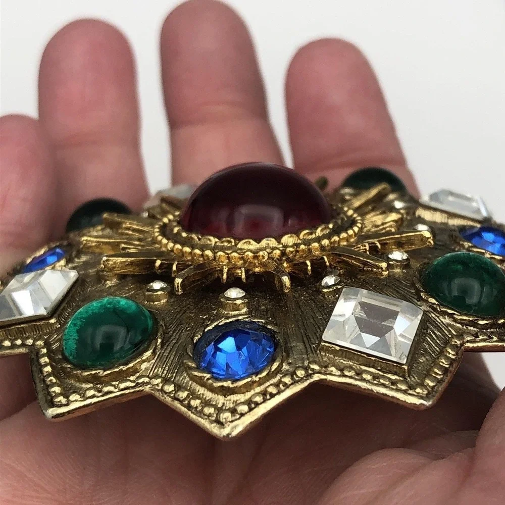 SPHINX vintage brooch